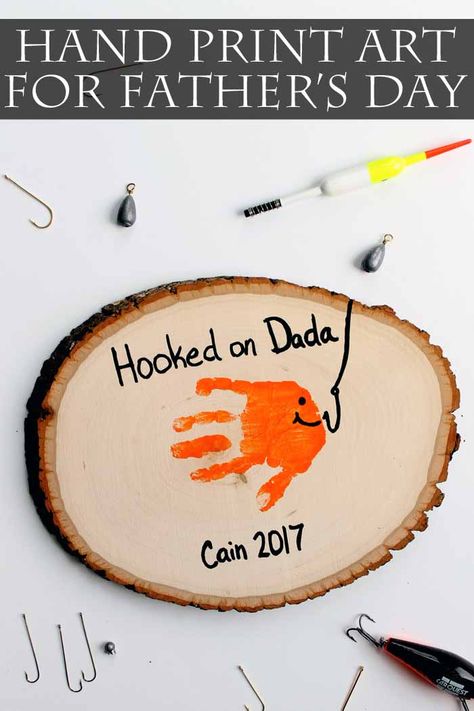 Make this hand print art for Father's Day! A quick and easy way to show you care! Kids Fathers Day Crafts, Diy Father's Day Crafts, Dad Crafts, Easy Fathers Day Craft, Fathers Day Art, Homemade Fathers Day Gifts, Quick And Easy Crafts, Handmade Gifts Diy, Diy Father's Day Gifts