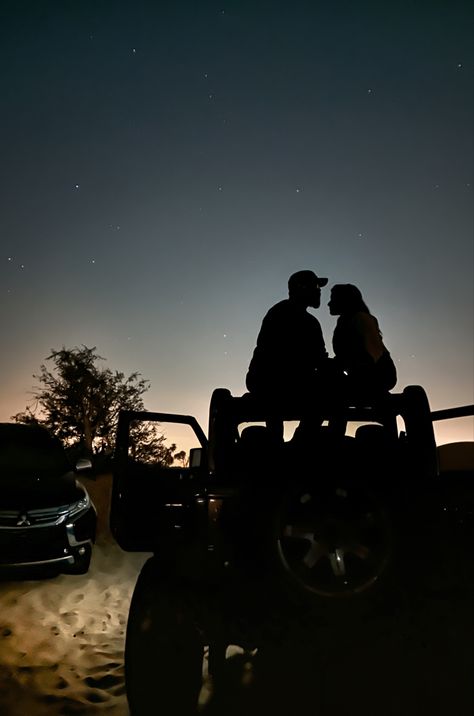 Couples Jeep Pictures, Jeep Date, Jeep Couple Pictures, Jeep Wrangler Aesthetic, Lisa Card, Jeep Couple, Jeep Photoshoot, Couple In Car, Jeep Guys