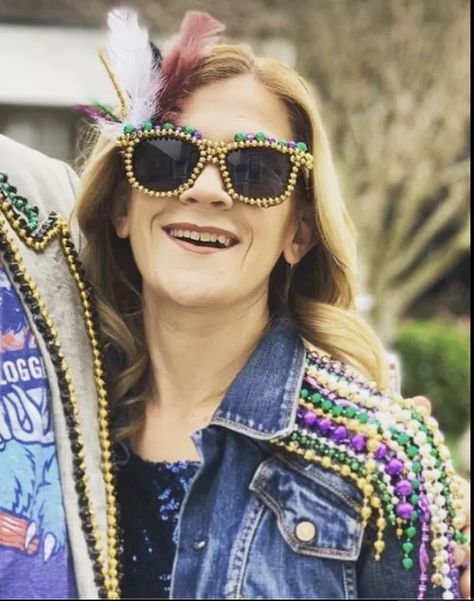 Mardi Gras Diy, Mardi Gras Crafts, Mardi Gra, Patchwork Denim Jacket, Boho Wear, Diy Denim Jacket, Mardi Gras Outfits, Denim Jacket Patches, Mardi Gras Costumes