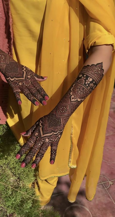 Latest Mehndi Designs Wedding, Wedding Henna Designs, New Bridal Mehndi Designs, Mehndi Designs Bridal Hands, Mehndi Designs For Kids, Very Simple Mehndi Designs, Simple Mehndi Designs Fingers, Engagement Mehndi Designs, Stylish Mehndi