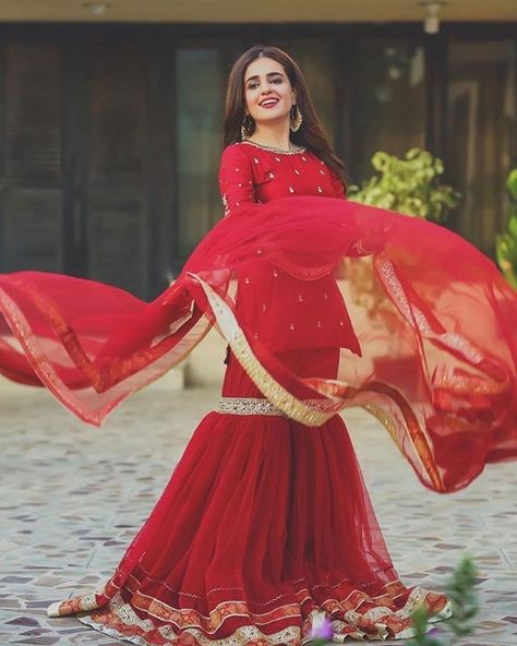 Sharara Designs Outfit, A Best Option To Give Stunning Look Intimate Wedding! Sumbal Iqbal, Shadi Dress, Gharara Designs, Simple Dress Casual, Design Kurta, Sharara Designs, Nikah Dress, Pengantin India, Anarkali Dresses