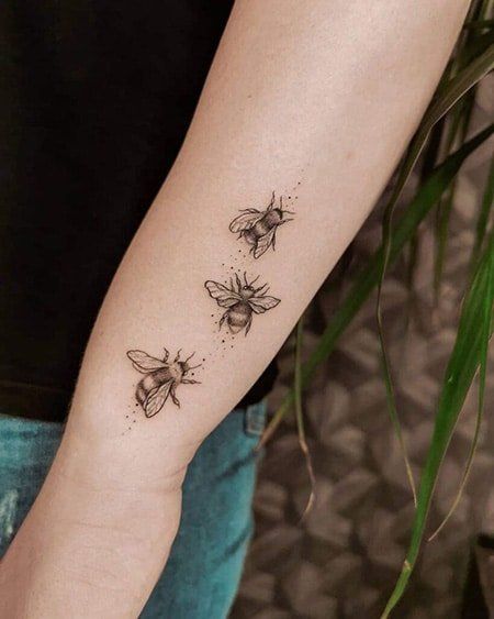 100 Inspiring Bee Tattoo Designs For 2022 - The Trend Spotter Bees Tattoo, Bee Tattoo Meaning, Queen Bee Tattoo, Small Bee Tattoo, Bee Tattoos, Honey Bee Tattoo, Honeycomb Tattoo, Bumble Bee Tattoo, Autumn Tattoo