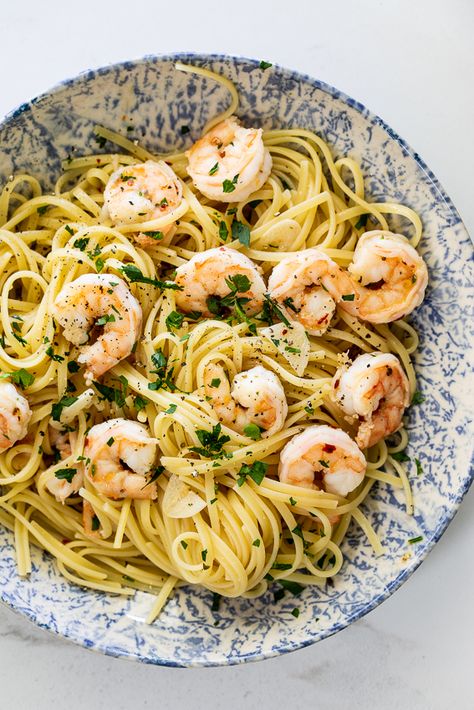 Easy Shrimp Aglio e Olio is the simplest, most delicious pasta recipe you can make. The perfect dinner recipe for weeknight meals. #shrimppasta #dinnerrecipe Aglio Olio Recipe, Aglio E Olio Recipe, Pasta Aglio E Olio, Aglio E Olio, Delicious Pasta, Yummy Pasta Recipes, Easy Shrimp, Perfect Dinner, Appetizer Salads