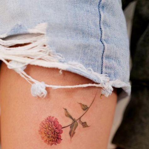 Dani on Instagram: "A single zinnia for my friend @jisuu_uu ❤️ The flower that means lasting affection and daily remembrance, with its significantly long flowering period.  #nyctattoo #flowerbouquettattoo #hanboktattoo   #floraldesign #tattoo #tattoos #tatted #tattooedlife #inkstinctsubmission #tattoodo #tatus #inkedmag #radtattoos #tattoodo #microtattoo #peonytattoo #petportrait #petportraittattoo #zinniatattoo" Zinnia Tattoo Ideas, Zinnia Flowers Tattoo, Zinnia Tattoo, Tatto Designs, Colored Tattoos, Flower Bouquet Tattoo, Nyc Tattoo, Tattoo Zeichnungen, Ink Well