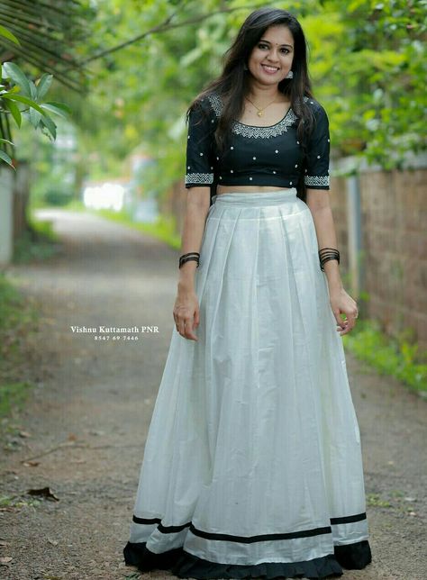 Kerala Style Skirt And Top, Onam Dress Ideas, Parkar Polka, Kerala Dress, Onam Dress, Tank Top And Skirt, Onam Outfits, South Indian Wedding Saree, Teenage Dress