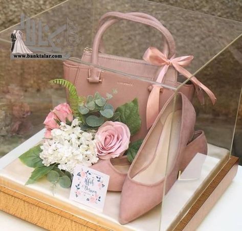 Hijab Paris, Seserahan Hantaran, Hantaran Pernikahan, Wedding Gift Hampers, Simple Wedding Bouquets, Wedding Trousseau, Trousseau Packing, Wedding Gift Pack, Gift Tray