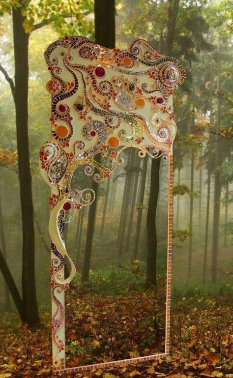 The most beautiful mirror I have ever seen. Bohemian Mirror, Hantverk Diy, Family Music, Mosaic Madness, Mosaic Stained, Mosaic Mirror, Mirror Mosaic, Earthship, Mosaic Projects