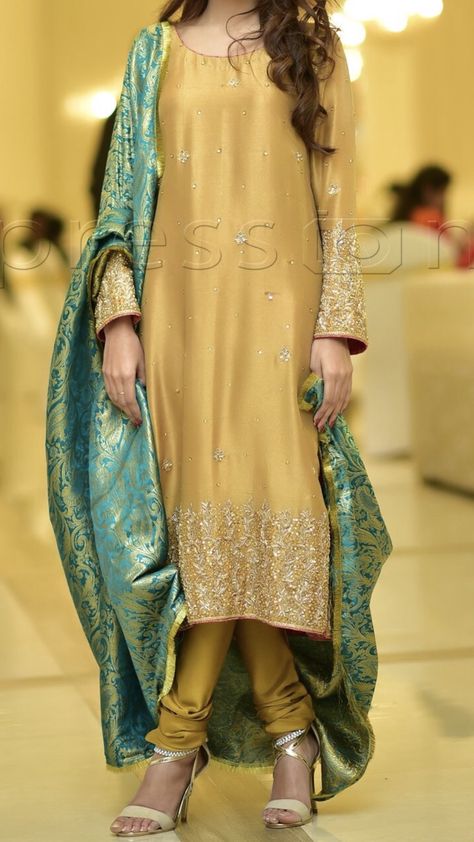 Jamawar Dresses, Pakistani Long Dresses, Banarsi Suit, Golden Lehenga, Simple Kurta Designs, Desi Clothes, Kurta Designs Women, Party Suits