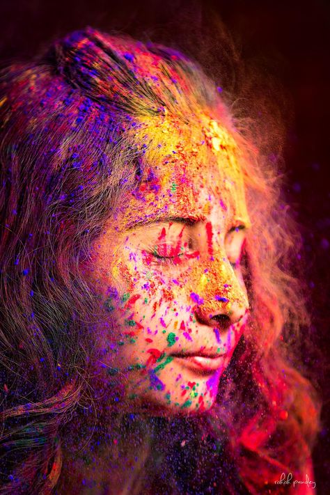 Holli is a special time of year to remember those who are close to our hearts with splashing colors. Enjoy all colors of holi with your loved ones! Har Aang Holi ,Har Rang Holi, Har Umang Holi, Happy Holi! Goa Poses, Holi Poses, Holi Girl, Holi Shoot, Holi Pic, Holi Photography, Holi Songs, Holi Festival India, Holi Happy