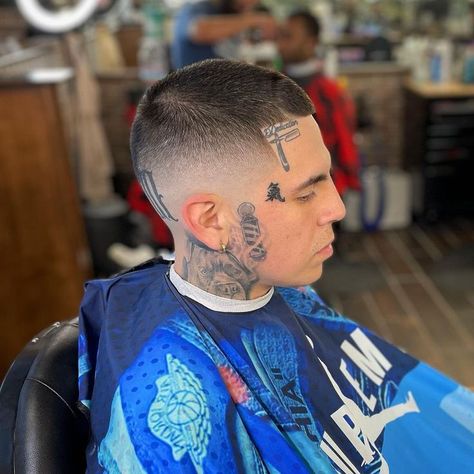 Side Face Tattoo Men, Stylish Mens Haircuts, Undercut Fade, Estilo Cholo, Street Tattoo, Fade Haircuts, Face Tattoos, Haircuts Short, Face Tattoo