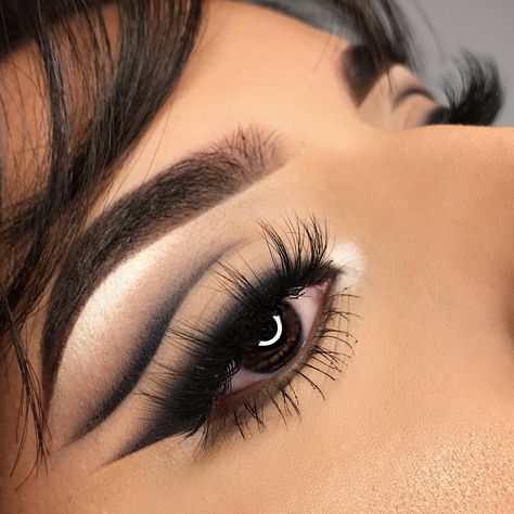 Masculine Eye Makeup, Black Eyeshadow Looks, Villain Makeup, Maquillage Yeux Cut Crease, Rave Makeup, Swag Makeup, Makijaż Smokey Eye, Eye Makeup Designs, Dope Makeup