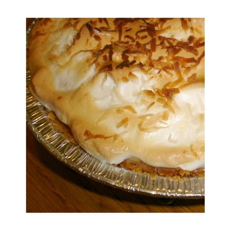 Luby's Cafeteria Coconut Meringue Pie | Food.com Lubys Recipes, Coconut Meringue Pie, Cafeteria Recipes, Fruit Deserts, Yummy Pies, Just Pies, Coconut Cream Pie Recipes, Creamy Pie, Restaurant Copycat Recipes