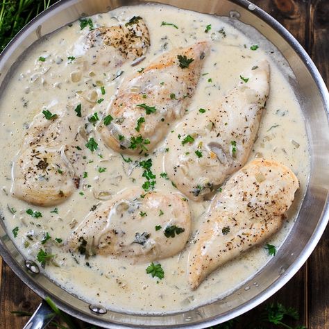 Chicken in Jack Daniels Cream Sauce - Spicy Southern Kitchen Cook Chicken Breast, Poultry Recipes, Jack Daniels, Cream Sauce, Creamy Chicken, Turkey Recipes, Chicken Dinner, Chicken Dishes, Yummy Dinners