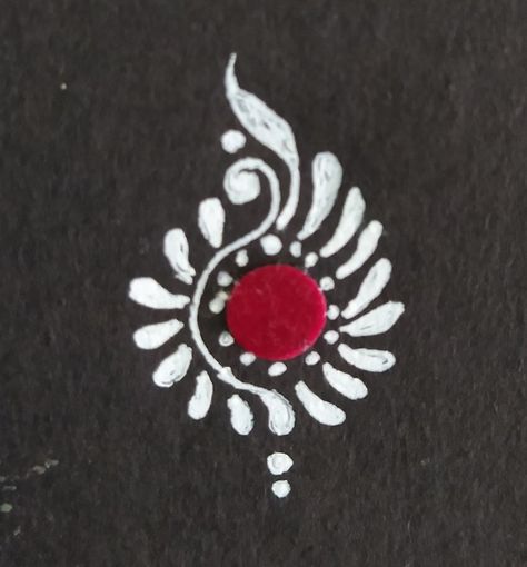 Red White Rangoli, Bengali Mehendi Designs, Easy Kolka Design, Bengali Bridal Kolka Design, Easy Alpana Designs Bengali, Simple Kolka Design, White Paint Rangoli, Kolka Design Drawing, Bengali Kolka Design