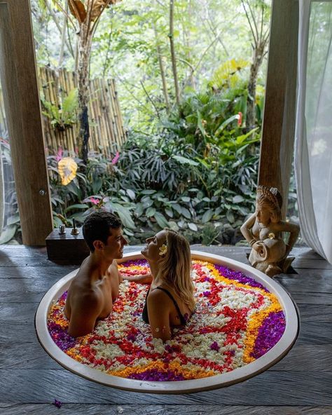 Ubud Hotels, Bali Resort, Bali Travel Guide, Honeymoon Hotels, Flower Bath, Honeymoon Packages, Best Spa, Romantic Honeymoon, Best Resorts