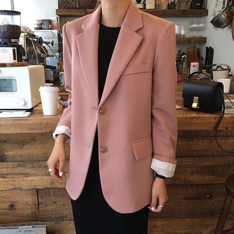 Pink Blazer Outfit Classy, Wardrobe Reset, Aesthetic Blazer, Pink Blazer Outfit, Fall Pink, Iranian Fashion, Outfit Classy, Dress Party Night, Korean Casual Outfits