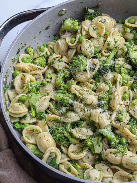 Orecchiette with Broccoli & Peas Pasta Primavera Salad, Creamy Tomato Pasta, Green Veggies, Yummy Pasta Recipes, Creamy Pasta, Vegan Condiments, Vegan Foods, How To Cook Pasta, Plant Based Recipes