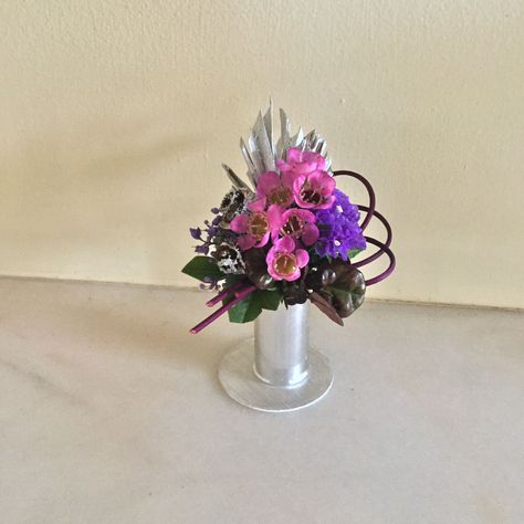 Flower Arrangement Designs, Ikebana Arrangements, Mini Plants, Flower Arranging, Garden Club, Tiny Flowers, Flower Show, Floral Arrangement, Ikebana