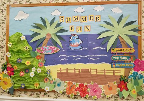 Summer Bulliten Board 2018 Summer Camp Decoration Ideas For School, Bulliten Board Ideas, Flamingo Classroom, Summer Boards, Teaching Displays, Summer Preschool Crafts, Bulletin Boards Theme, Diy Crafts For School, Summer Bulletin Boards