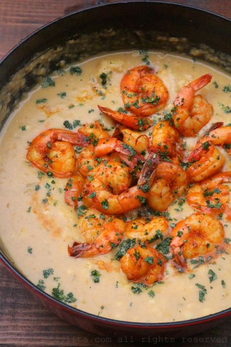 Shrimp and corn chowder - Laylita's Recipes Shrimp And Corn Chowder, Shrimp And Corn, Shrimp Chowder, Corn Chowder Recipe, Seafood Chowder, Chowder Soup, Shrimp And Grits, Seafood Soup, Shrimp Dishes