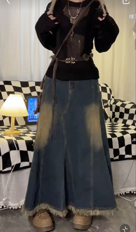 Long Jeans Skirt Outfit, Long Jean Skirt Outfits, Long Jeans Skirt, Long Skirt Jeans, Jeans Long Skirt, Dark Skirts, Grunge Skirt, Denim Skirt Fashion, Jean Skirt Outfits