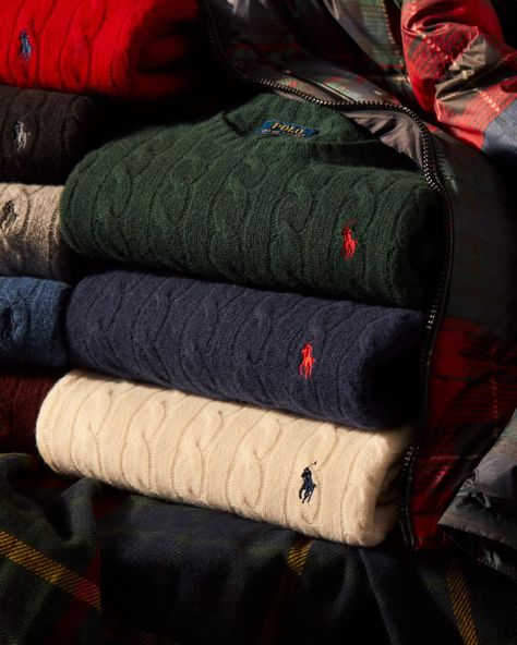 Our selection of holiday #RLGifts features cozy #PoloRLStyle cable-knit styles, from crewneck and turtleneck sweaters to winter accessories… | Instagram Ralph Lauren Style Men, Ralph Lauren Men Outfits, Ralph Lauren Holiday, Lauren Aesthetic, Ralph Lauren Aesthetic, Money Clothes, Ralph Lauren Knit, Casual Menswear, Preppy Mens Fashion