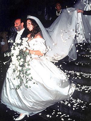 Mariah Carey and Tommy Mottola. Celebrate your wedding with jewels from Renaissance Fine Jewelry in Vermont or www.vermontjewel.com Wedding Dress Fails, Vera Wang Wedding Gowns, Tommy Mottola, Celebrity Wedding Photos, Vera Wang Gowns, Estelle Lefébure, Celebrity Bride, Vera Wang Wedding, Iconic Weddings