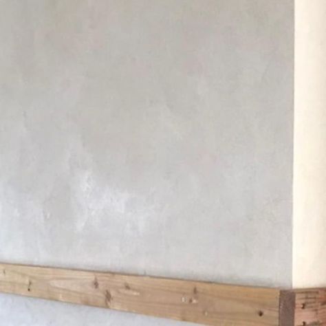 Color Atelier Paint & Plaster on Instagram: "Limestone Plaster Fireplace 💫Earthy walls warm glow 🤍 Achieve smooth to fine texture natural stone effects in matte to slightly polished finish with Color Atelier Limestone Plaster.
Beautiful job by @aacdesignca 💯❤️
-
Learn more and order at coloratelierpaint.com
-
#coloratelier #limestoneplaster #naturalmaterials #MadeinUSA #plasterwalls #minerals #lime #limestone #ecofriendly #handcrafted #smallbatch #texturedwalls #plaster #fireplace #fireplacemakeover #organicmodern #homedecor #interiordesign" Natural Plaster Walls, Limestone Plaster, Atelier Paint, Color Atelier, Plaster Fireplace, Lime Plaster, Fireplace Makeover, Plaster Walls, Organic Modern