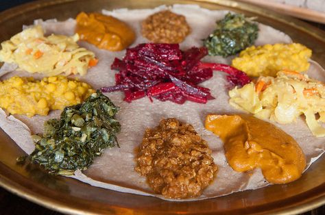 "17 Ethiopian Foods Every Vegetarian Should Know About"- That's all fine and dandy but don't forget to order 'kitfo' - Ethiopian Beef Tartare! Ethiopian Cuisine, Ethiopian Food, Exotic Food, Snacks Für Party, Vegetarian Options, African Food, Vegetarian Recipes Healthy, Tasty Food, International Recipes