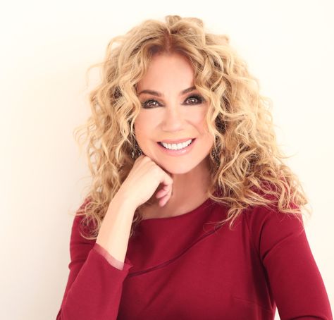 Kathie Lee Gifford Signs With UTA For All Areas Representation #Popculture Kathie Lee Gifford, S Curl, Hoda Kotb, Haircut Pictures, Wavy Haircuts, Without Makeup, Curly Hairstyle, Hairstyles With Bangs, Her Hair