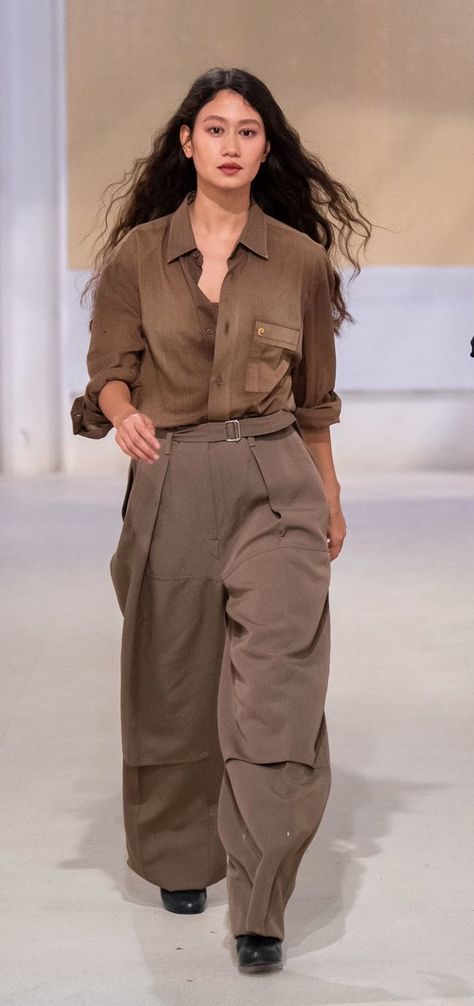 Sarah Linh Tran, Trans Outfit, Minimal Style Outfits, Masculine Clothing, Christophe Lemaire, Oversized Outfit, Make Your Own Clothes, Effortless Outfit, Corporate Outfits