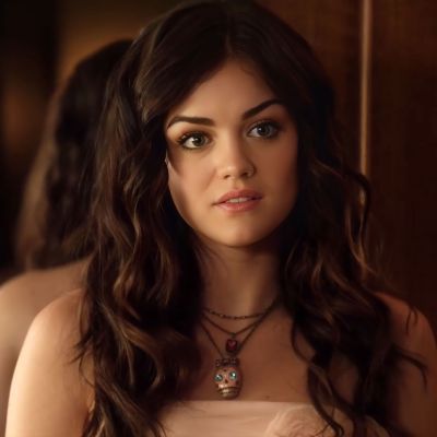 Aria Montgomery Icon, Pll Hair, Aria Montgomery Hair, Aria Montgomery Aesthetic, Pretty Little Liars Aria, Aria Montgomery, Who Asked, Lucy Hale, Young And Beautiful