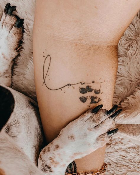 Paw Print Tattoo Ideas, Tato Paha, Tattoo For Boyfriend, Dog Memorial Tattoos, Pawprint Tattoo, Ankle Bracelet Tattoo, Saved Tattoo, Tattoos For Women Half Sleeve, Paw Tattoo