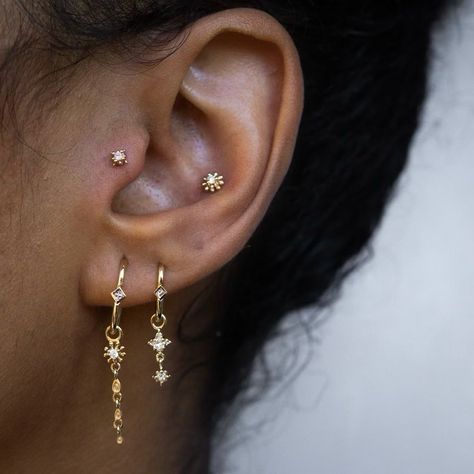 Ear Piercing Designs, Ear Mapping, Minimalist Piercings, Gold Earrings Aesthetic, Piercing Designs, Curated Ears, Ear Styling, Constellation Piercings, Unique Ear Piercings