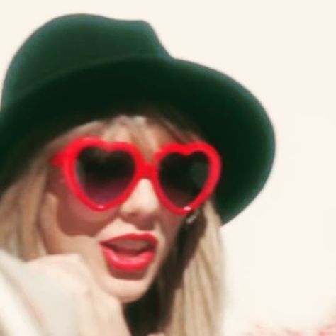 Taylor Swift Pp Aesthetic, Shaped Sunglasses, Heart Shaped Sunglasses, Taylor Swift, Swift, Sunglasses