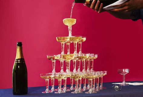 How to Make a Champagne Tower for Your Next Party - Thrillist Champagne Tower Centerpiece, Open Champagne Bottle, Roaring 20s Party, Champagne Tower, Black Tie Affair, Champagne Bottles, Black Tie Event, Sunday Brunch, Champagne Glasses