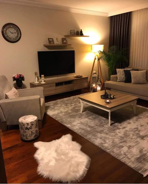 Small Living Room Decor, Home Design Living Room, Decor Home Living Room, Living Room Decor Apartment, Retail Furniture, Home Room Design, Apartment Living Room, Cozy Living Rooms, Designs Ideas