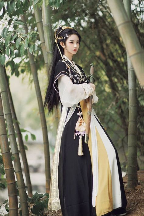 wuxia hanfu Wuxia Hanfu, Female Hanfu, Hanfu Clothing, Hanfu Girl, Warrior Outfit, Chinese Traditional Costume, Ancient Chinese Clothing, Chinese Traditional Clothing, Hanfu Dress