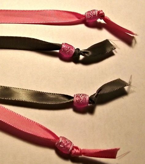 How to make a ribbon book mark, a handmade gift idea Velvet Ribbon Bookmarks, Diy Ribbon Bookmarks, Ribbon Bookmark Diy, Tie Ideas, Easy Homemade Gifts, Book Boxes, How To Tie Ribbon, Bead Sewing, Diy Bookmarks