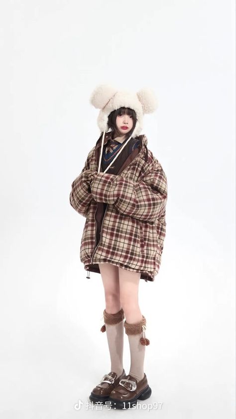 Shy Girl Aesthetic, Harajuku Fashion Kawaii, Fashion Winter Outfits, Clothes For Winter, Winter Outfits Casual, Shy Girl, Fashion Kawaii, Bear Outfits, Fashion Winter