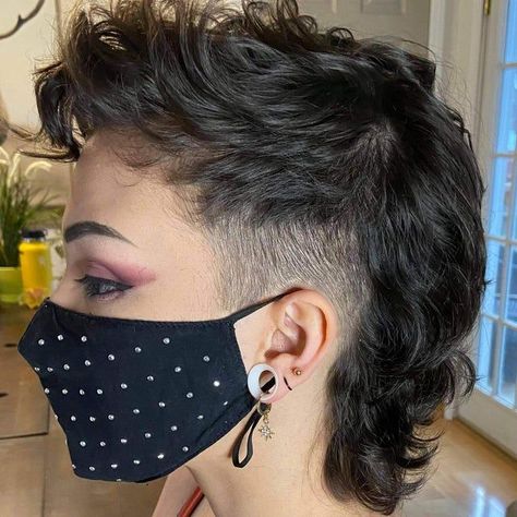 Mullet Ideas, Queer Hair, Mullet Hairstyles, Gender Queer, Mohawk Mullet, Androgynous Hair, Haircut Inspo, Mullet Haircut, New Haircut