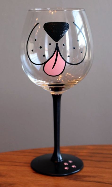 Artistic wine glass painting ideas (20) Wine Cup Painting Ideas, Wine Glass Painting Ideas, Glass Painting Ideas, Wine Glass Painting, Wine Glass Decor, Wine Glass Designs, Diy Wine Glasses, Cat Wine, Mini Terrarium