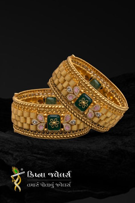 Patla Bangles Gold Antique, Baloya Design Gold, Gold Kade Designs For Women, Antique Gold Bangles Design, Antique Bangles, Unique Gold Jewelry Designs, Wedding Jewelry Sets Bridal Jewellery, Bridal Jewellery Inspiration, Gold Jewels Design