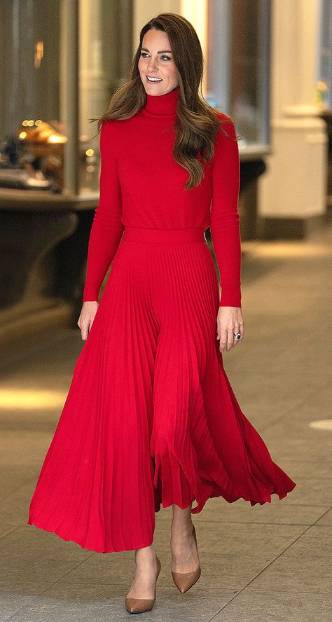 Royal Style Fashion, Red Turtleneck Outfit, Turtleneck Sweater Outfit, Kate Middleton Style Outfits, Duchesse Kate, Düşes Kate, Looks Kate Middleton, Estilo Kate Middleton, Red Turtleneck Sweater