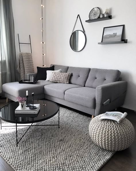 Interior Design Grey, Living Room Inspiration Apartment, Gray Sectional Living Room, Living Room Inspiration Grey, Monochrome Living Room, Shop Apartment, Modern Apartment Living Room, Minimal Living Room, Living Room Decor Gray