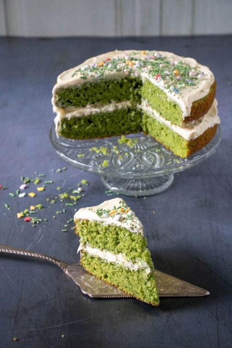 Veggie Desserts, Spinach Cake, Vegetable Cake, 8 Cake, Easy Vegan Dessert, Layer Cake Recipes, Green Cake, Spring Cake, Desserts Vegan