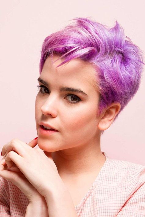 Insanely Cute Purple Hair Looks You Wont Be Able To Resist ★ Purple Short Hair, Pixie Hair Color, Short Purple Hair, Funky Hair Colors, Brunette Hair Cuts, Cute Short Haircuts, Short Hair Pixie Cuts, Short Sassy Hair, Pixie Hair