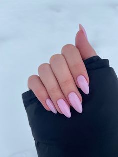 Almond Shaped Pink Nails Designs, Pastel Pink Almond Nails, Baby Pink Nails Almond, Pink Classy Nails, Soft Pink Almond Nails, Baby Pink Almond Nails, Trendy Nails Oval, Trendy Neutral Nails, Light Pink Almond Nails