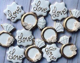 SweetsShopDesign - Etsy Cookies Decorated With Royal Icing, Single Cookie, Theme Cookies, Princess Cookies, Yummy Sugar Cookies, Personalised Gifts Diy, Wedding Treats, Royal Icing Decorations, Decorated Sugar Cookies