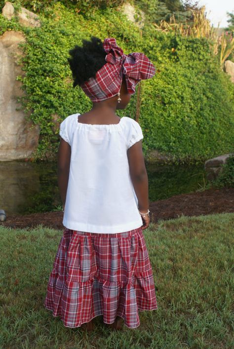 Traditional Jamaican bandana skirt and blouse outfit. The white shirt with… Jamaican Dress, Jamaican Clothing, Bandana Skirt, Jamaica Outfits, Bandana Outfit, Traditional Skirts, Top Skirt Set, Blouse Outfit, Summer Fashion Outfits